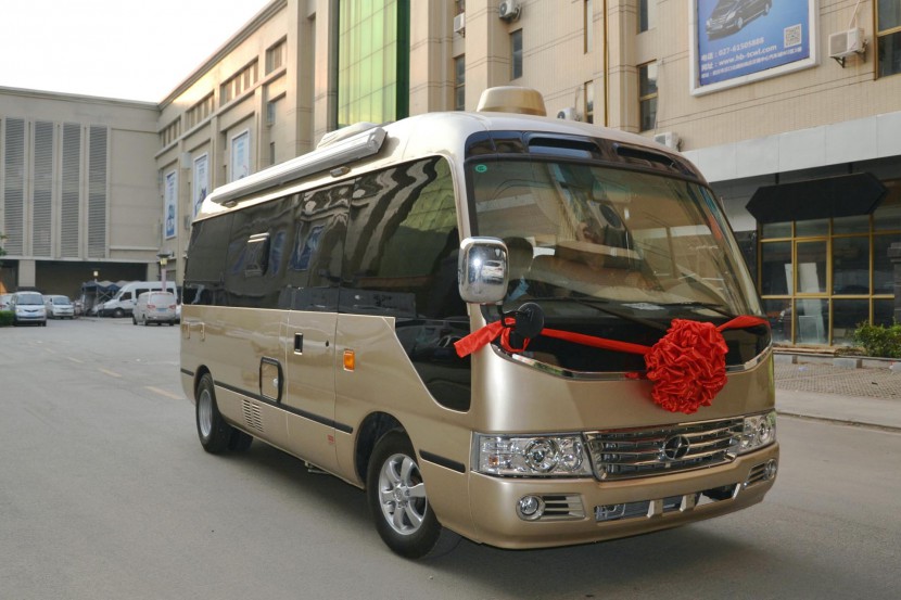 顺旅房车九龙考斯特428万元