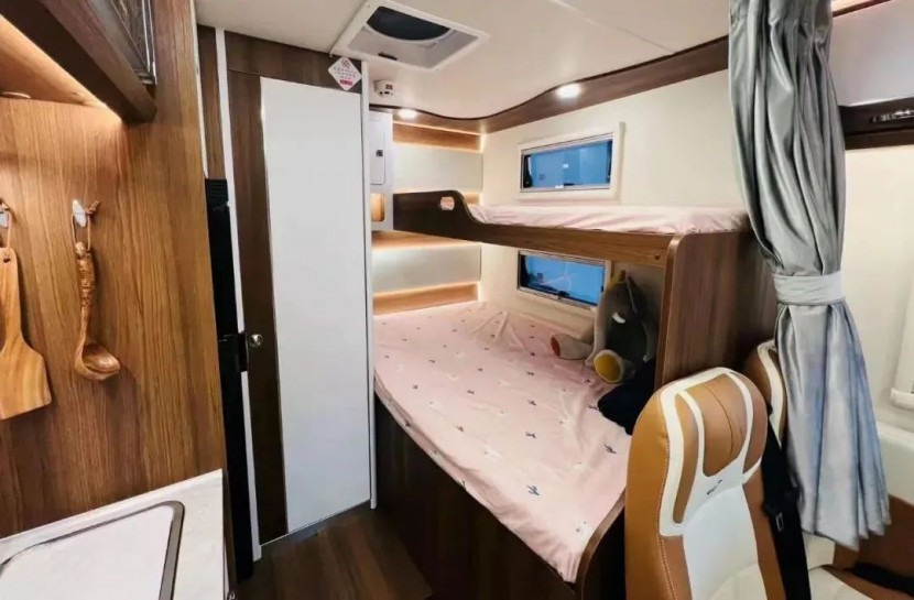 9月2日郑州房车展，瑞弗V800E丝绸之路版房车，望旭日东升，赏夕阳余晖！d0bb71e3e75bbe12c3869242fd211329