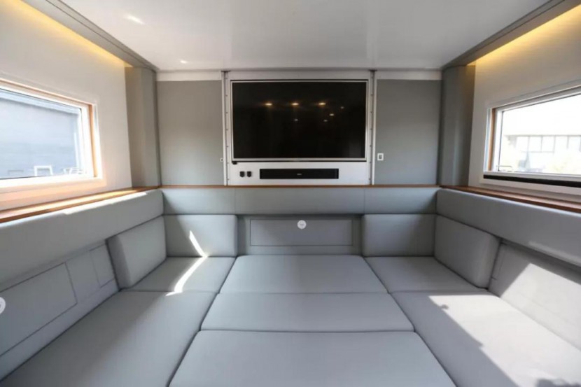 诺马迪森新款“驰骋者”——不超六米的C本蓝牌越野房车（内饰篇）3fca4da5e6ba45868a87281d3c634e5e