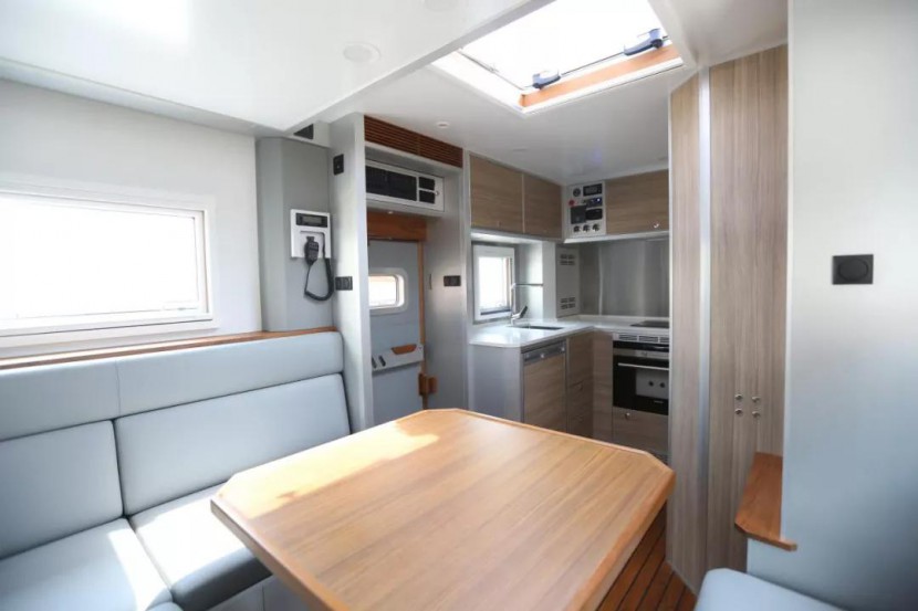 诺马迪森新款“驰骋者”——不超六米的C本蓝牌越野房车（内饰篇）735b4b4064864bd7939ea24a3688776f