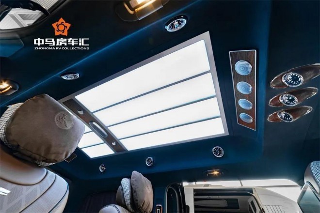 120万起？奔驰MPV换立标，用料过猛太豪侈，还买什么雷克萨斯LM7.jpg