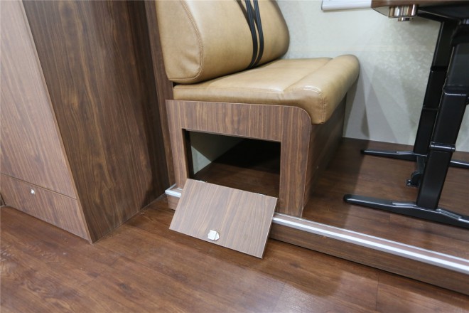 拓锐斯特依维柯C型舒适版TIC-610 52.8万起 00001351