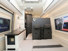 985A4594