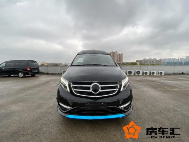 全新奔驰七座九速商务车，高顶全隔，标配空气悬挂！