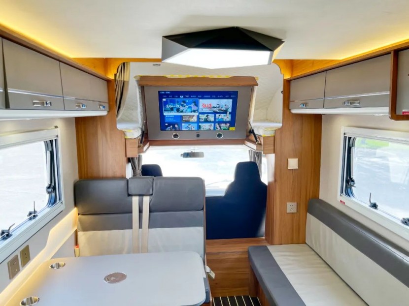 9月2日郑州房车展——新飞S100房车，开窗见海，车内即家a93fa0baf5759176e40eb698bb5dc15a