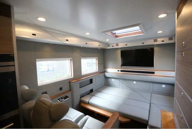 时代的领航者---诺马迪森“领航者M”越野房车图片