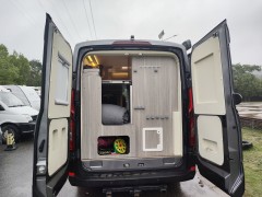 卫航 2021款V550 纵床