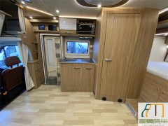 览众 20款览众塞拉依维柯双拓展C型房车