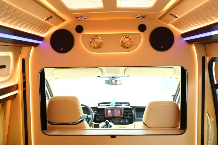 异形顶房车，庄重大气商务气息福客特家族独有尊崇格调 官方指导价56.6万元 16