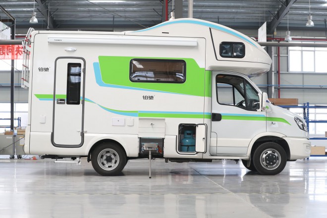 精致欧式风格、高端商务元素，“铂驰旅行家”单拓展房车 WLH_7250