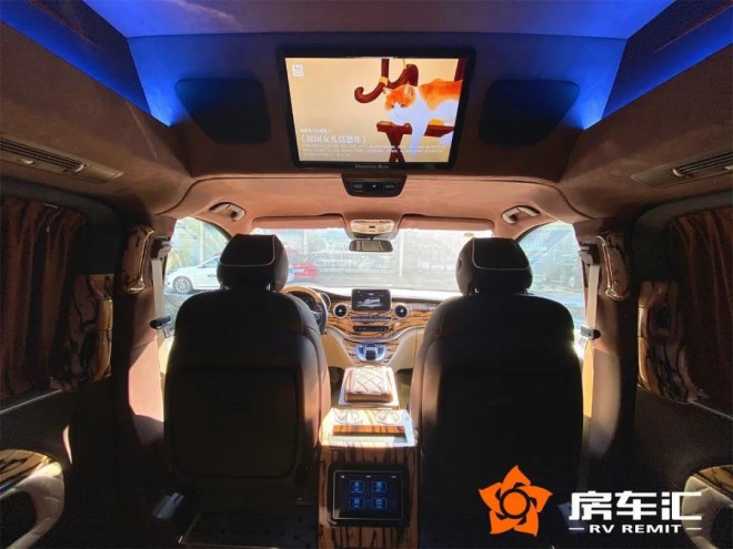 这款奔驰7座蓝牌带双人床，内饰虎斑檀木，平躺式座椅，配会议式后排6.jpg