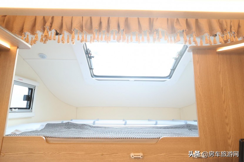 年终大促来袭!铂驰房车“大放价”!疯狂让利中,快来抢购吧~铂驰房车旅行家尊享版C型大额头无拓纵置上下床款