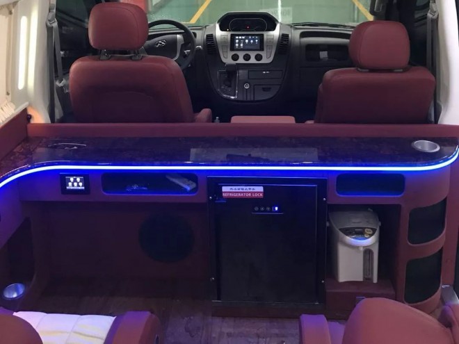 新飞大通V80加长轴B型房车