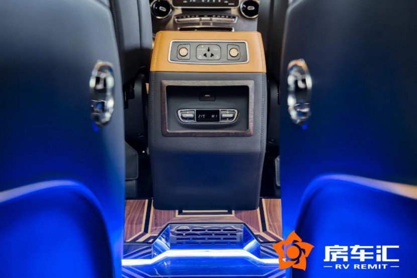全新奔驰V-Class商务车牛年开局，提供专属你的五星级体验！11.jpg