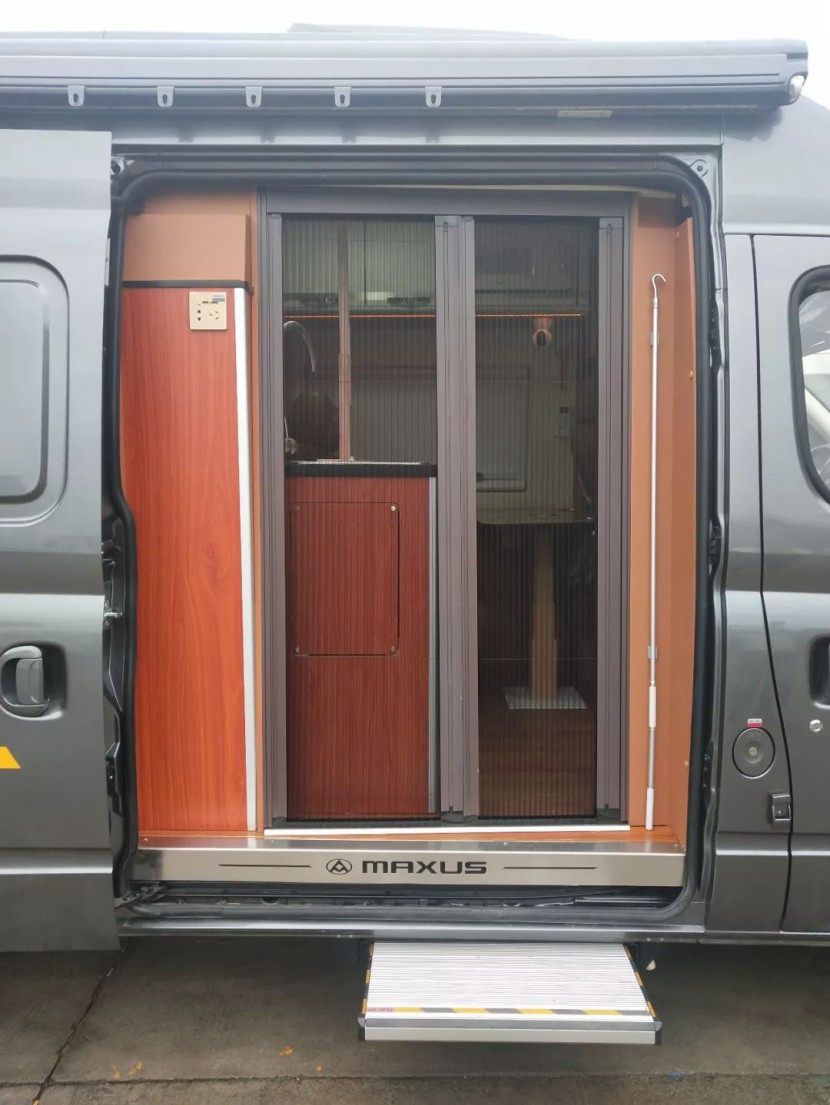 卫航大通V80长轴高顶房车--横置床(洗衣机款)35.8万元