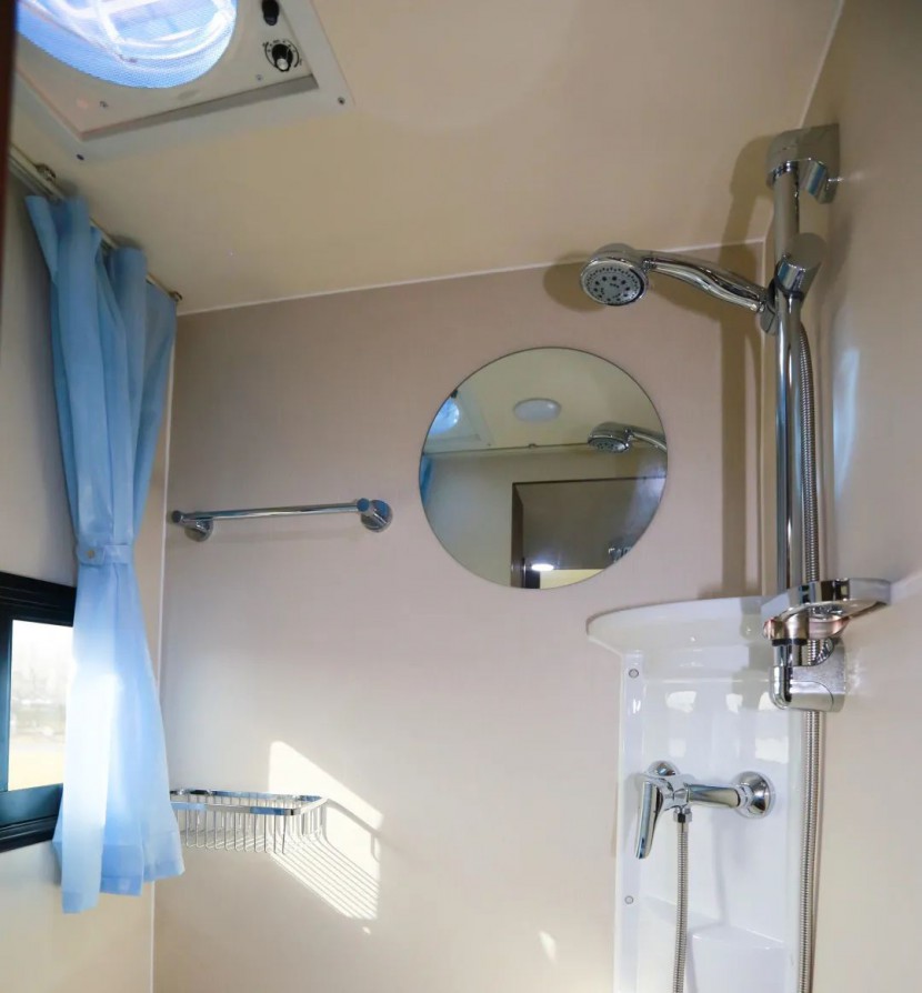 宇通依维柯欧胜C530舒适版房车