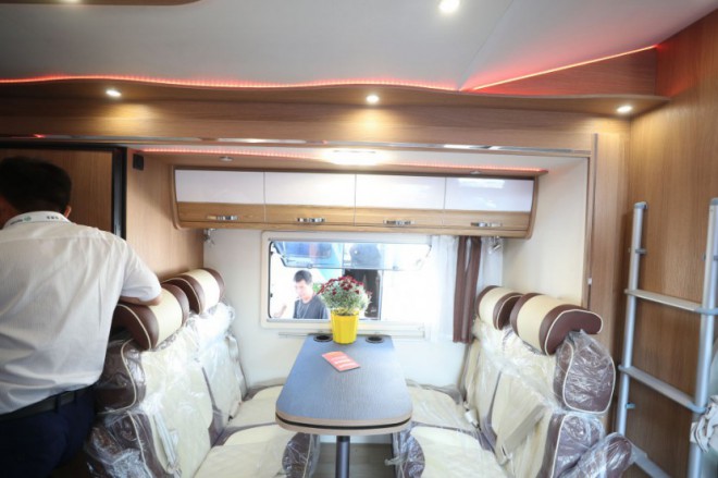 6.5洛阳房车展长城览众房车携新款国六越野皮卡C7、当红车型塞拉维房车亮相cc4566de8e2645b8ae5fd85ce77f34cc