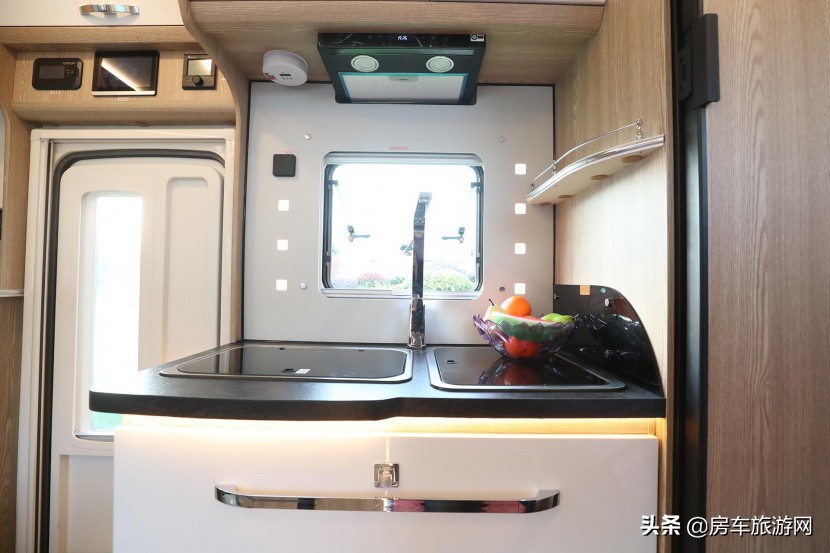 年终大促来袭!铂驰房车“大放价”!疯狂让利中,快来抢购吧~铂驰房车旅行家尊享版C型大额头无拓纵置上下床款