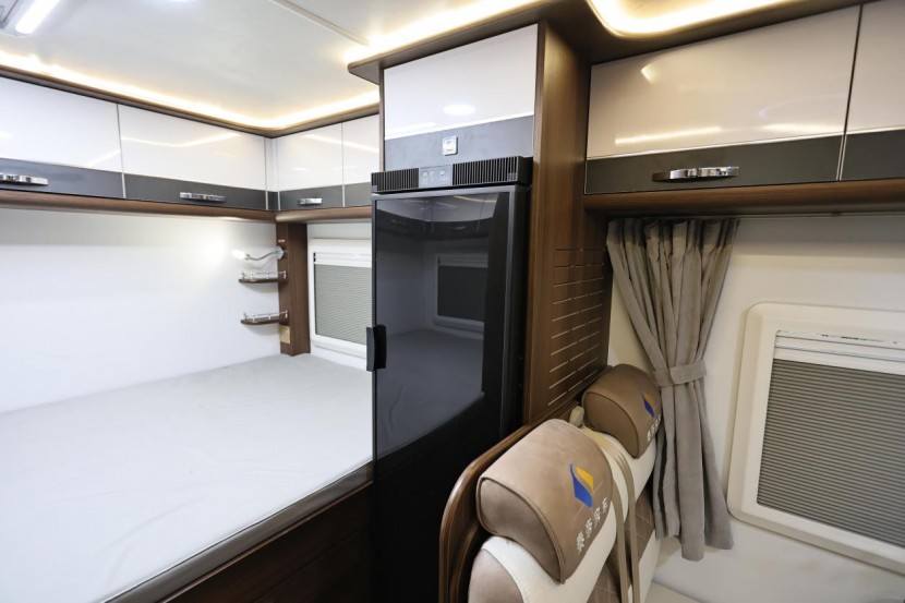 想选C型无拓房车？9月2日郑州房车展，秦帝铜爵系列QC20房车，旅居良选莫错过！061cfcad0b7d4a084fba749a1fb768e8