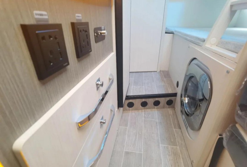 【首发】罗曼特斯T50，国六大通V90底盘自动挡房车正式下线接受预定c2fadb79f75e4b4787278cf3b94413b7