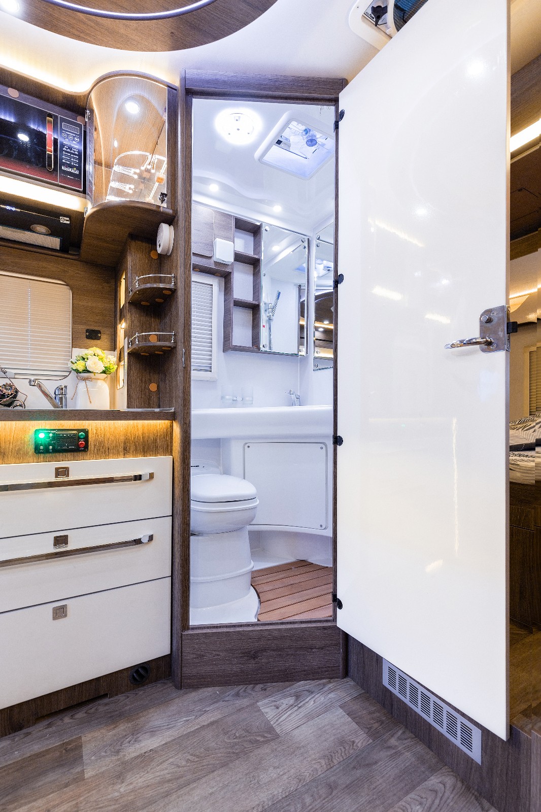 亚特 新daily(欧胜) 尊领st卫生间