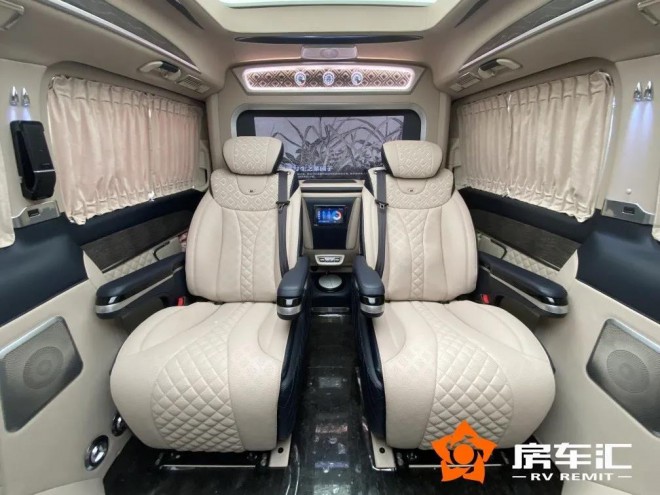 奔驰V-class全隔断MPV商务车,为什么备受老板明星们的喜欢?10.jpg