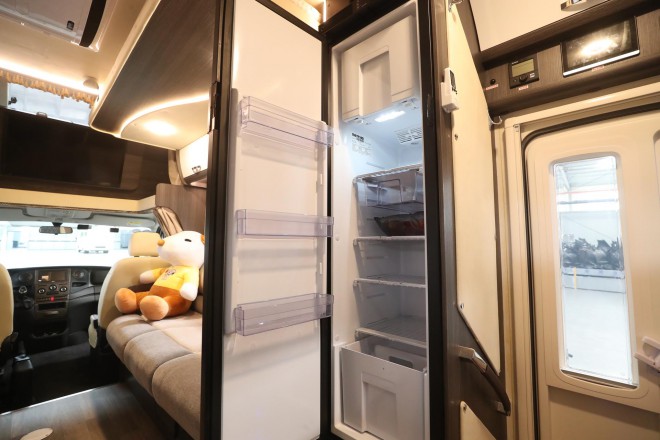 精致欧式风格、高端商务元素，“铂驰旅行家”单拓展房车 WLH_7210