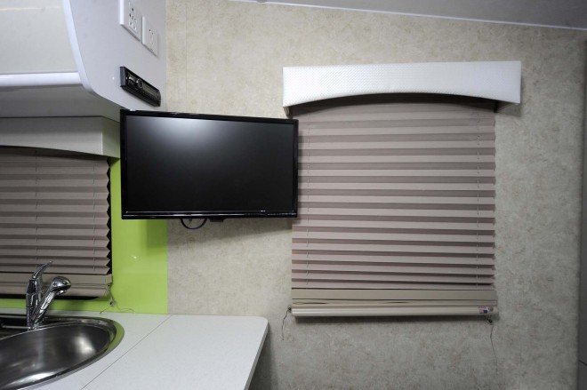 戴德隆翠C19拖挂式营地房车 17万元 _DSC8610