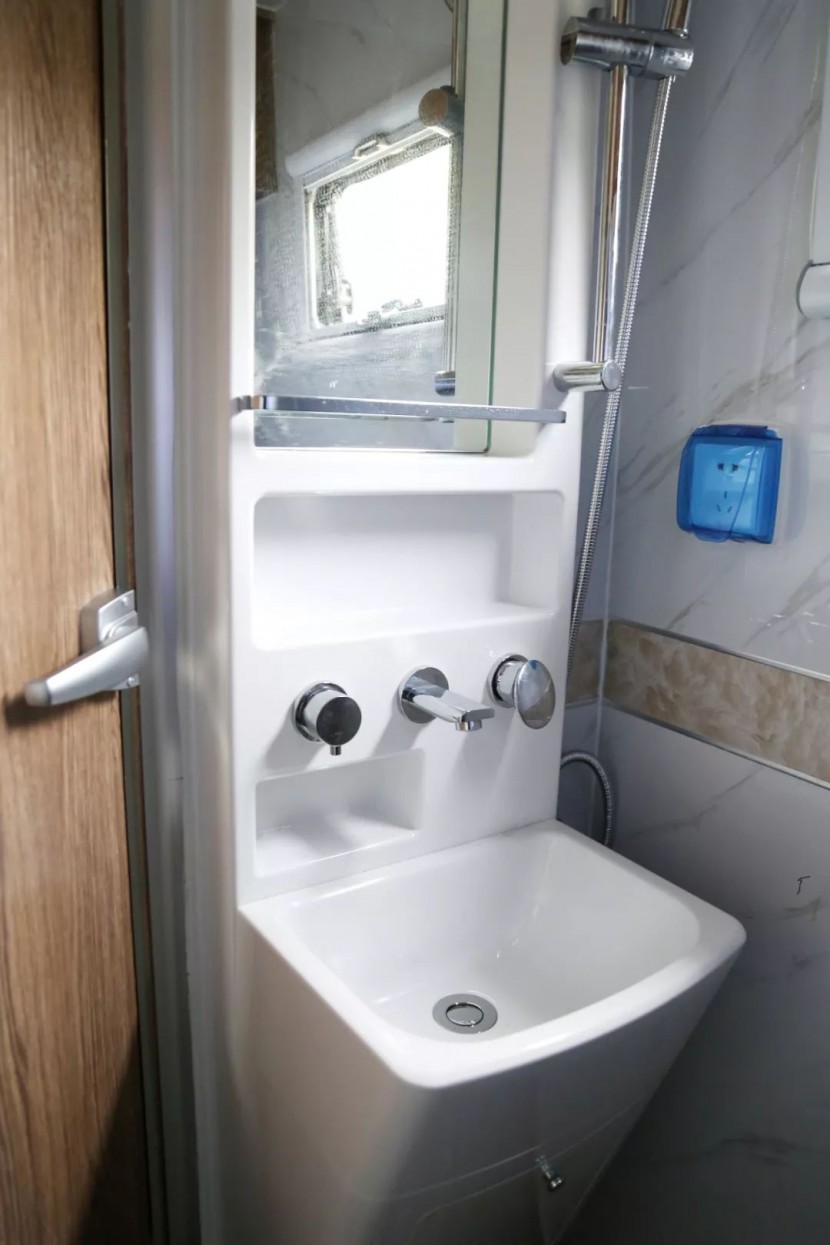 【4•12洛阳房车展】新飞房车专用汽车先进的冷藏及保温技术打造多款房车亮相展会