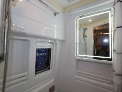 985A4610