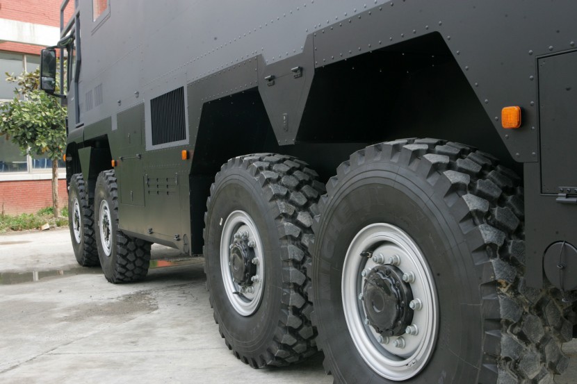 阿莫迪罗探索者e3型越野房车曼tgs8x8armadilloexplorer3mantgs8x8man