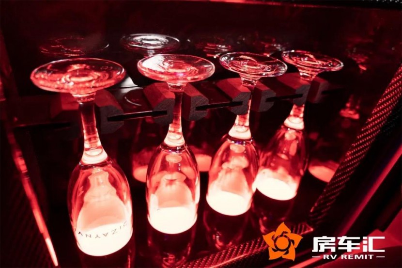 一台用来享受的MPV！——罗伦士进口奔驰V-diamond20.jpg