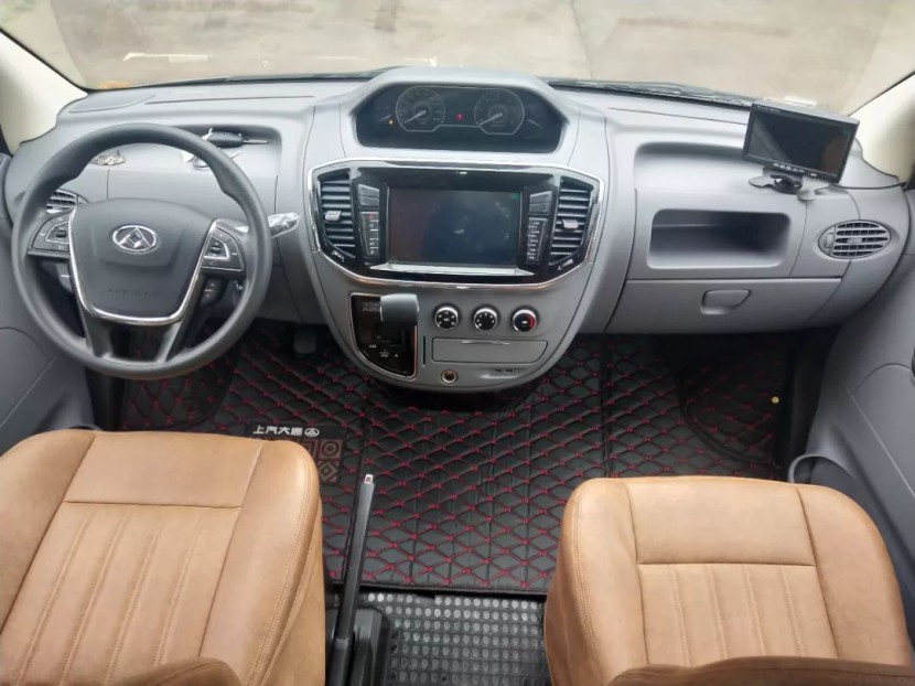 卫航大通V80长轴高顶房车--横置床(洗衣机款)35.8万元