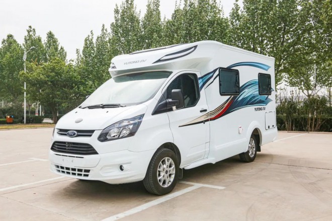 宇通全顺自动挡C520多用途房车