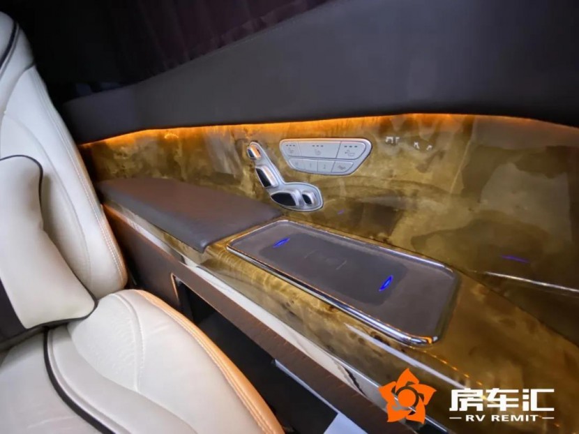 2020款圣母峰巅峰版，黑金四座，镀金立标，语音智能交互，太牛了！12.jpg
