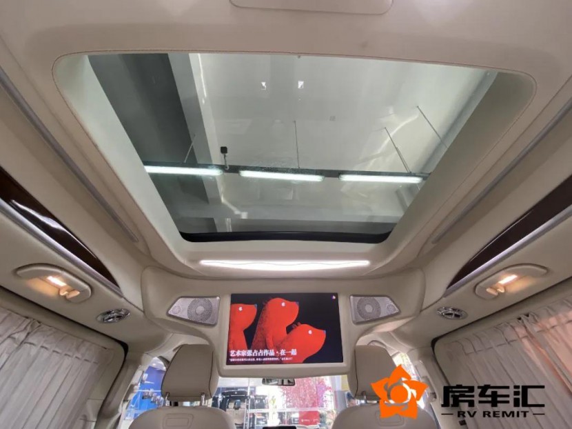 奔驰商务常见的设计，隔断奢华/半隔实用，你更喜欢哪种风格呢？​12.jpg