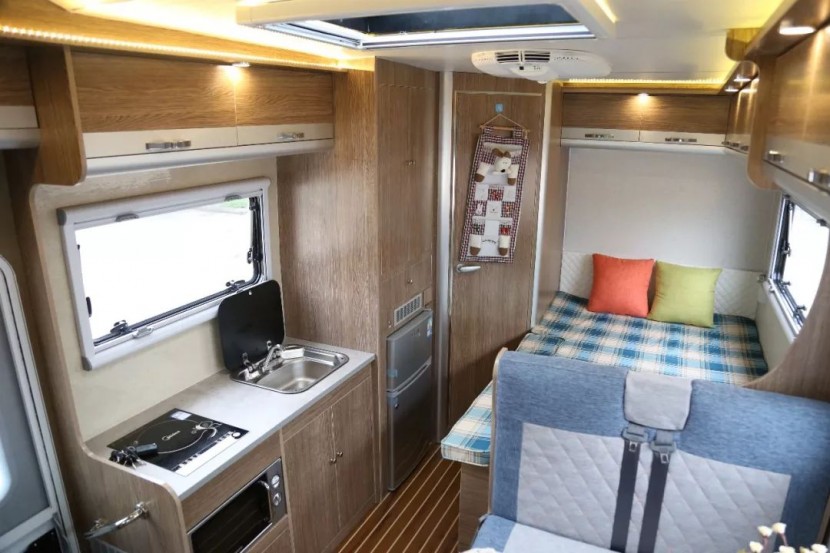 【4•12洛阳房车展】新飞房车专用汽车先进的冷藏及保温技术打造多款房车亮相展会