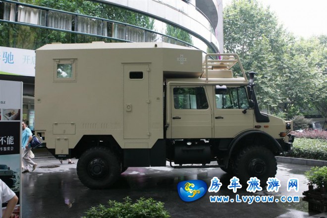 阿莫迪罗·攀爬者CD1型越野房车（奔驰乌尼莫克U5000）