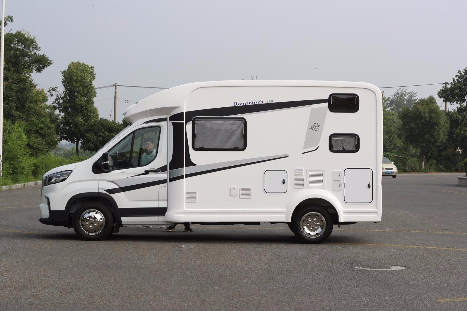 罗曼特斯 大通v90 2020款t50 t型房车白色