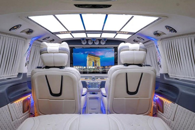 奔驰立标商务车，黑金双拼色，带隔断大七座！6.jpg