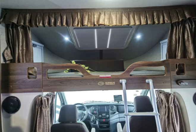 拓锐斯特房车：当有人说你太能“装”？