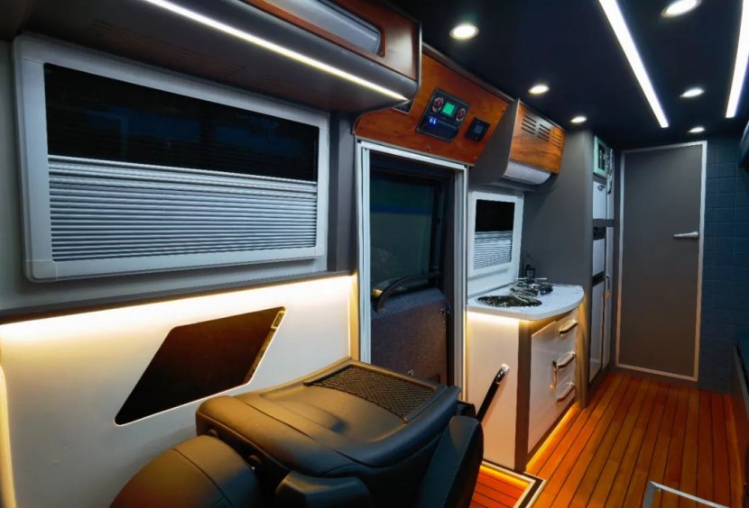 将量身定制进行到底，硬派越野房车东风挑战者“特定版”，9月2日郑州房车展，与您不见不散！83943cc593d0477087e384140a3eac12