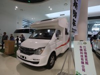 独出心裁布局 瑞莱克斯大通C型自动挡房车38.8万元