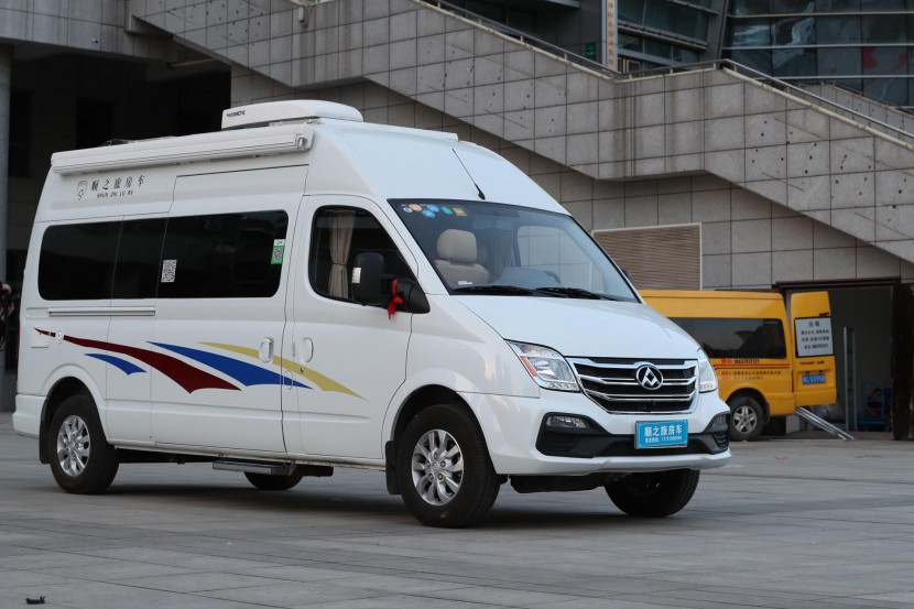 高清实拍2019款顺之旅大通V80全新格局B型房车 WLH_5815
