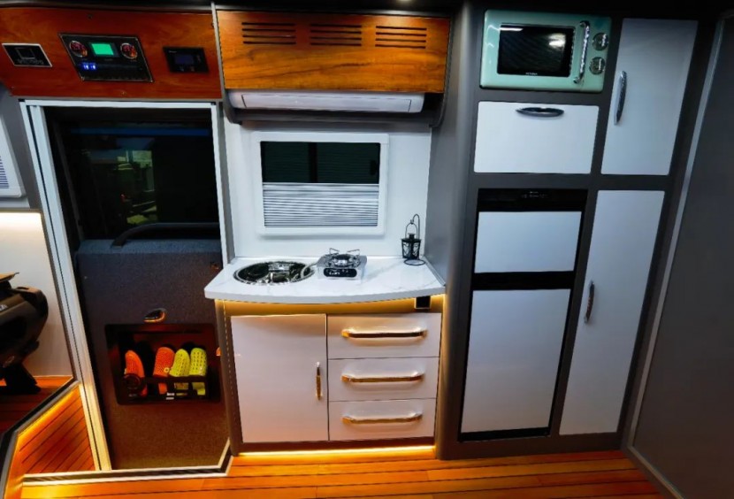 将量身定制进行到底，硬派越野房车东风挑战者“特定版”，9月2日郑州房车展，与您不见不散！2b0362890ccb5ef359e362e92aa008d5