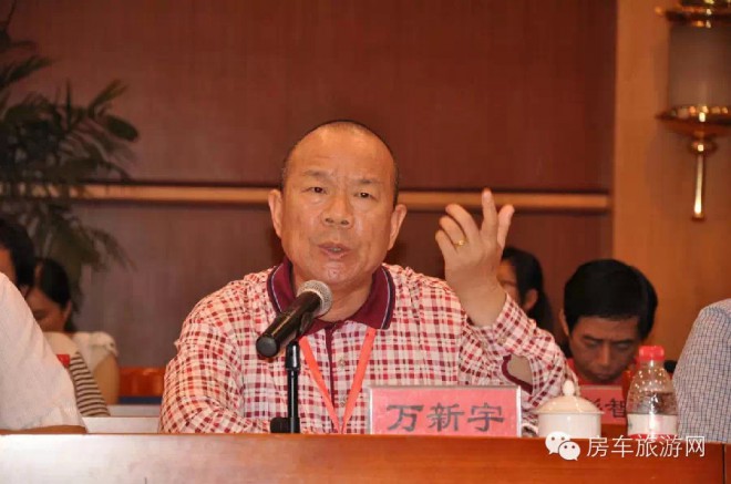 中汽协叶盛基秘书长出席2014中国（鹤壁）电子信息汽车电子电器产业发展合作交流会