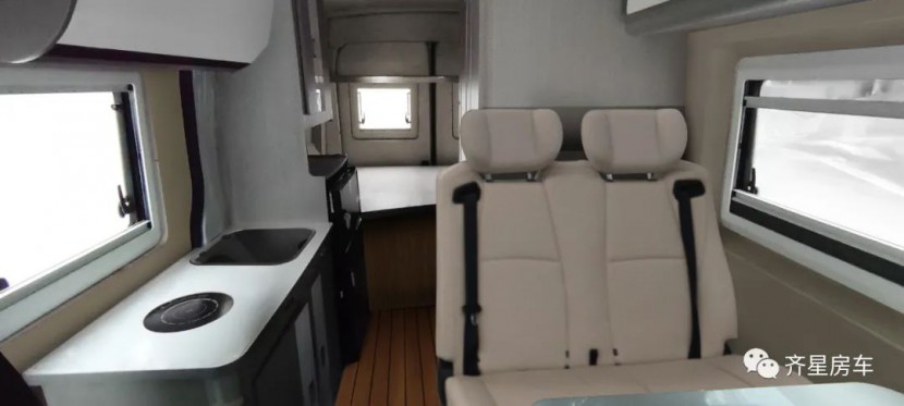 首发订车选装升顶——齐星浩大版DT2521-1（大通V90）B型房车图片