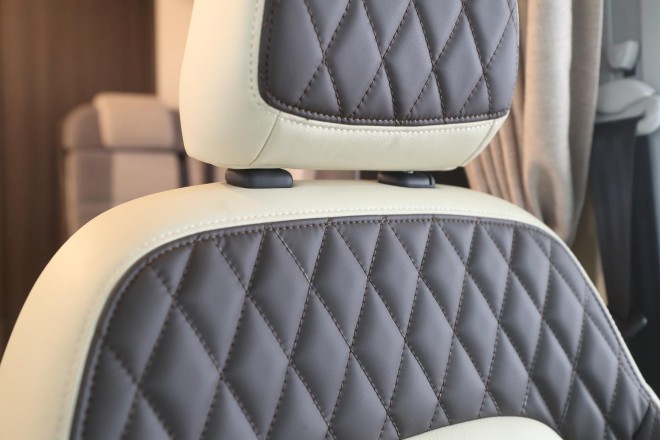 精致欧式风格、高端商务元素，“铂驰旅行家”单拓展房车 WLH_7232