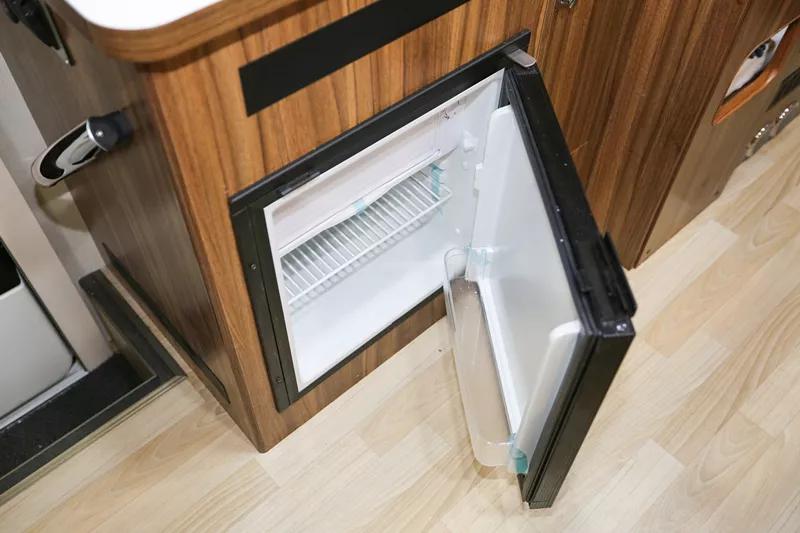 实用性满分，这款宇通国产依维柯无拓上下铺房车让你秒回“青葱岁月”！cf5fe3cd2cf945a2a8bf4e260c0901ad