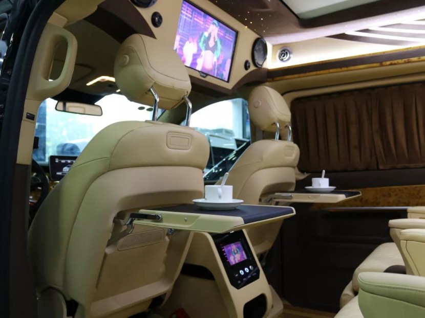 宇通凯伦宾威奔驰V-CLASSZK5032XSW1商务房车